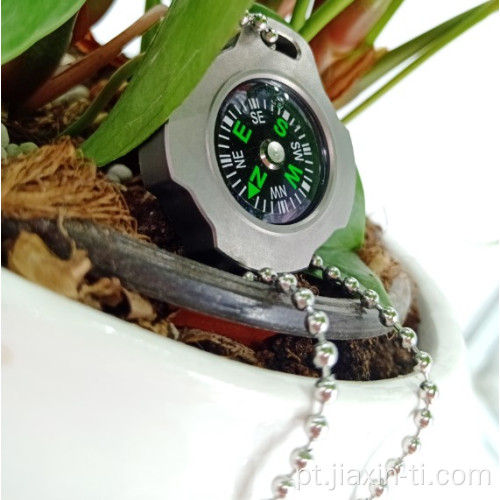 O mais novo Mini Metal Compass Titanium Compass Colar para venda